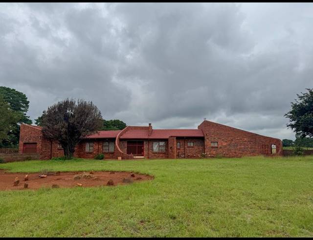 FARM FOR SALE IN ZUURBEKOM